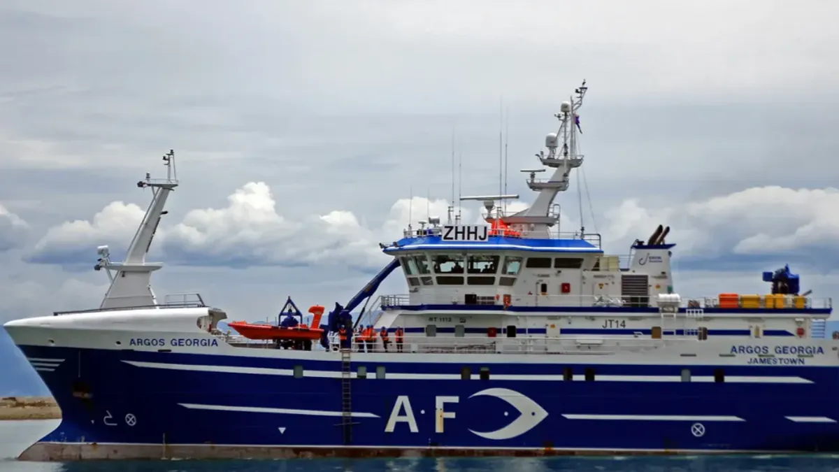 В Атлантике затонуло рыболовецкое судно с жителями России в экипаже