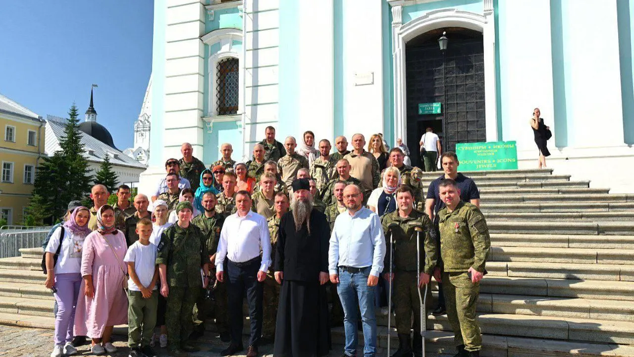 Раненые в ходе СВО бойцы посетили Сергиево-Посадскую Лавру