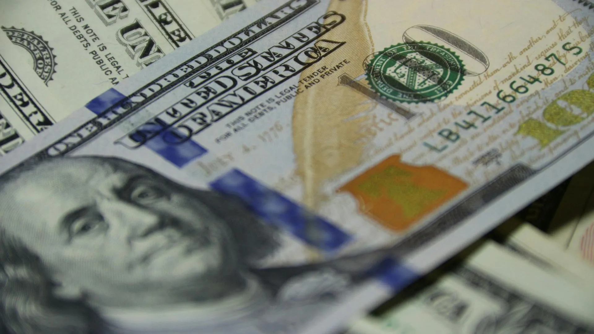 Курс доллара на Мосбирже подскочил выше 90 рублей