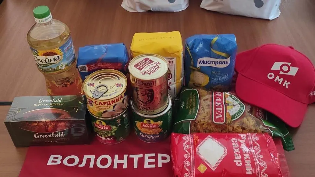 Более 45 продуктовых наборов передали одиноким пенсионерам в селах Мытищ