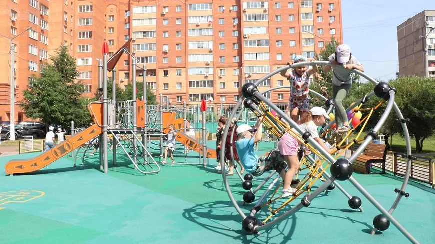 Новая детская площадка построили. Фото детской площадки. Детская площадка. Новый уренгой детская площадка. Интерактивные площадки для детей на день города.