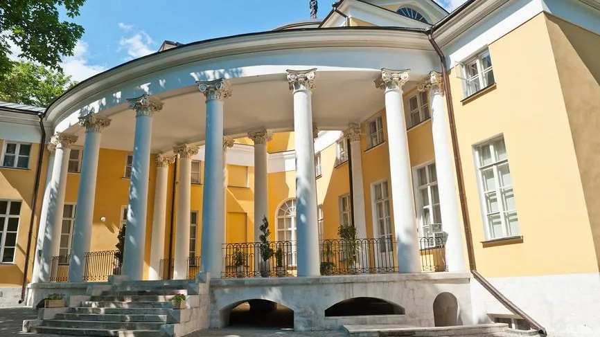 Началась реставрация фасадов дворца Дурасова в Москве