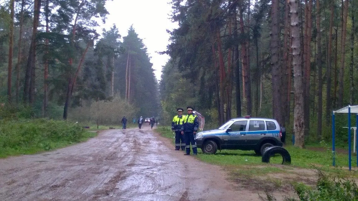 Военные следователи продолжают работать на месте крушения МИ-8 в Люберецком районе