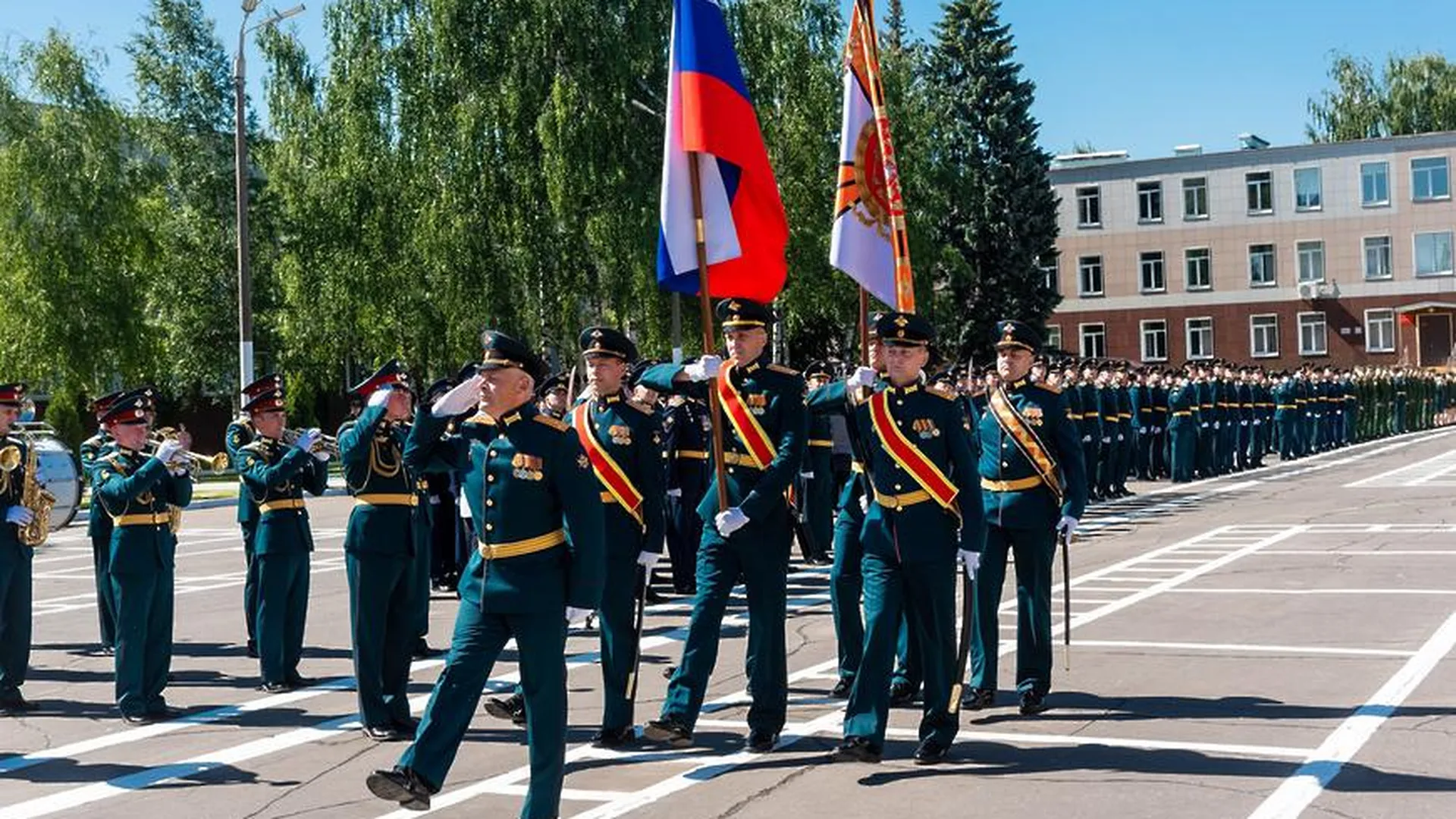 Награды вручили лучшим выпускникам Военной академии РВСН в Балашихе