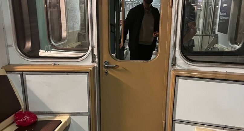 Опубликованы фото из вагона в тоннеле на «красной ветке» метро