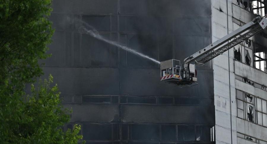 Во Фрязине снова горит бывшее здание НИИ, где ранее погибли люди