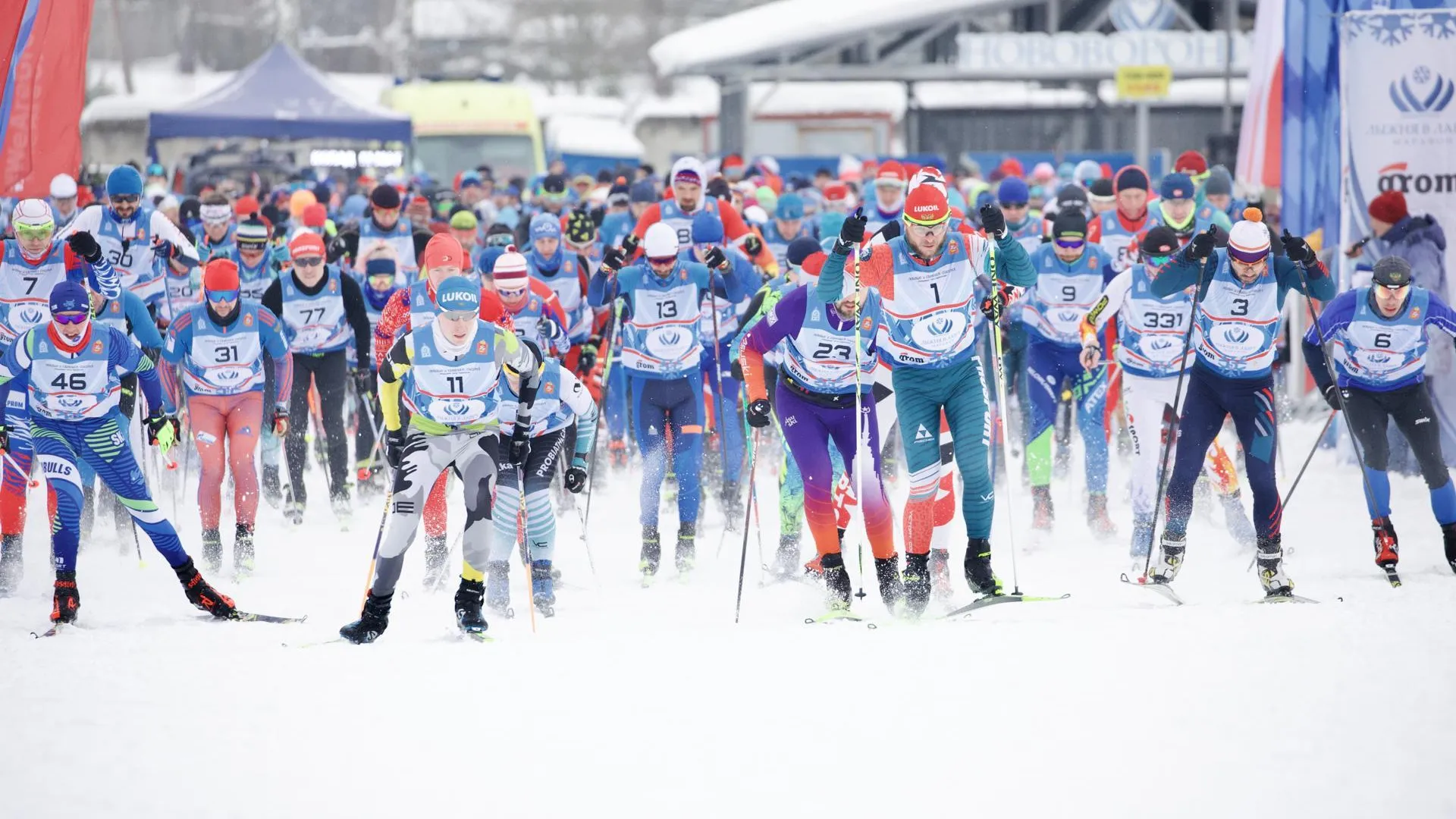 Более 600 участников вышли на старт марафона «Лыжня в Лавру» в Подмосковье
