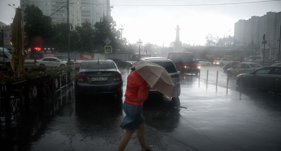 Мегаливень и штормовой ветер обрушились на Москву