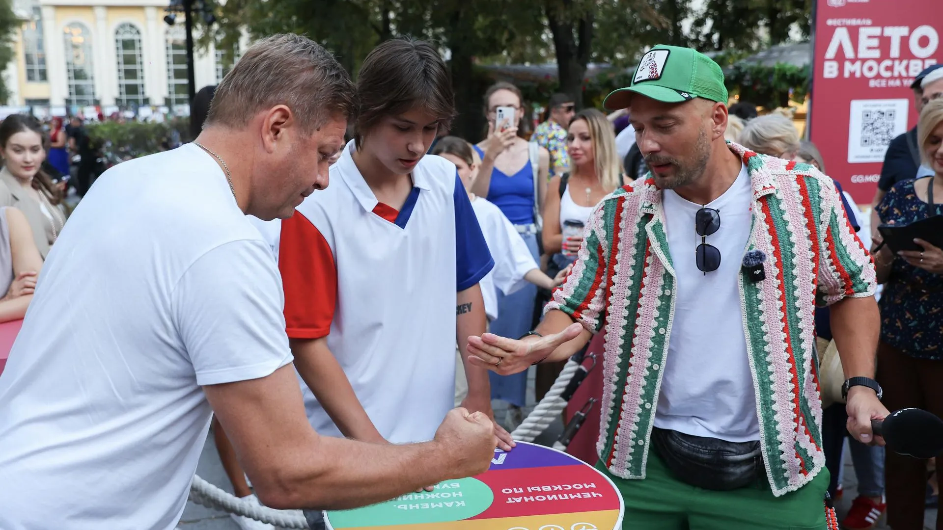 В Москве началась последняя неделя чемпионата по игре «Камень, ножницы, бумага»