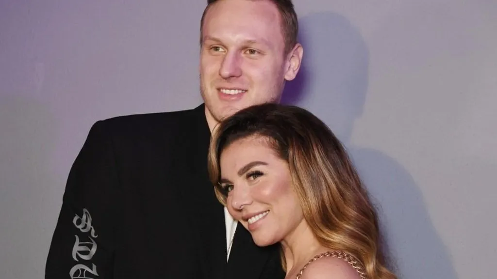 Mash: Янис Тимма шантажировал Анну Седокову суицидом после развода | РИАМО