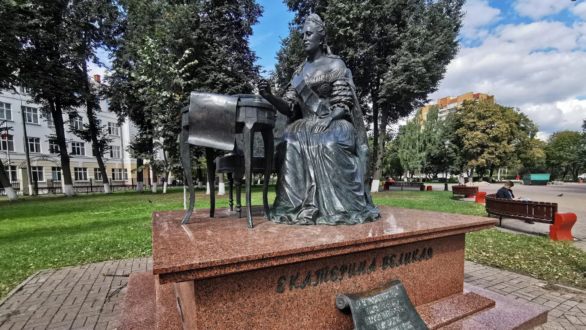 В. Сквер воинов-интернационалистов. Памятники в подольске. Парк талалихина подольск памятник лермонтову. Памятники в подольске.