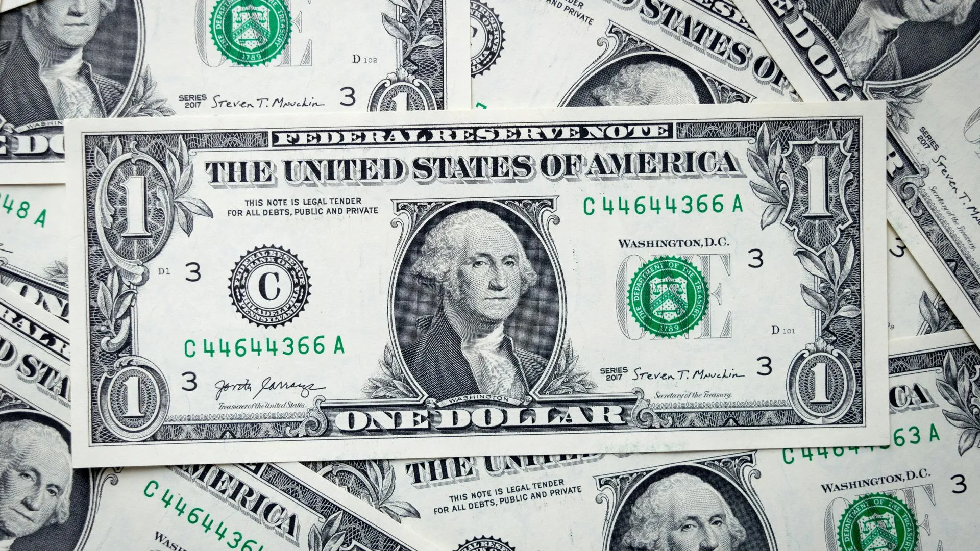 Аналитик заявил, что доллар может достигнуть 95 руб на следующей неделе