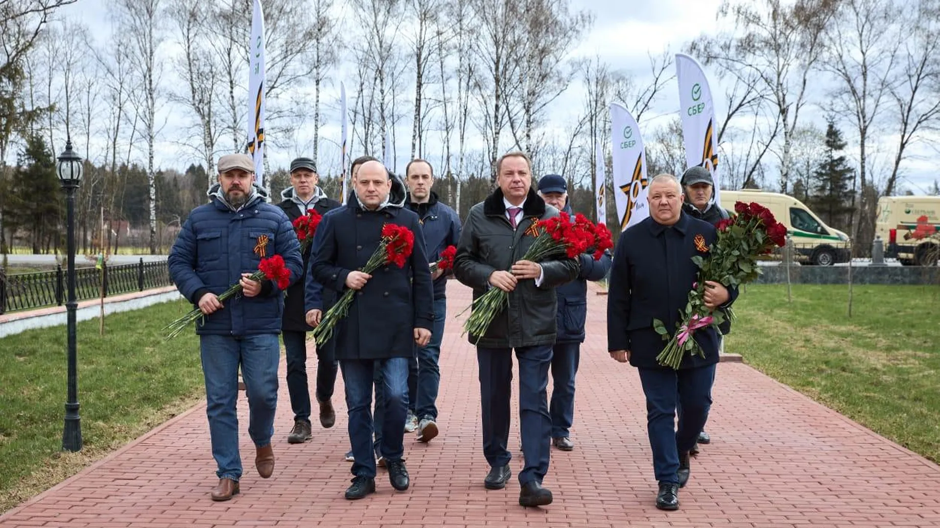 В Сбере почтили память погибших в ВОВ на воинском мемориале в Наро‑Фоминском округе