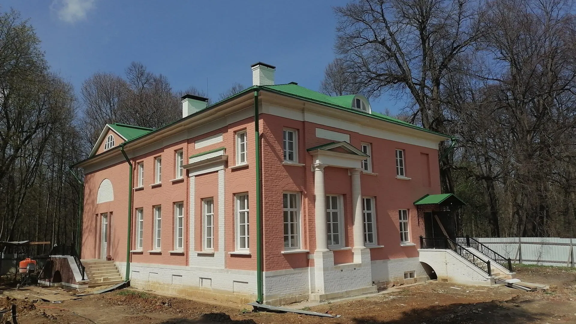 В Ступине продолжается реставрация главного дома усадьбы Федора Шаховского