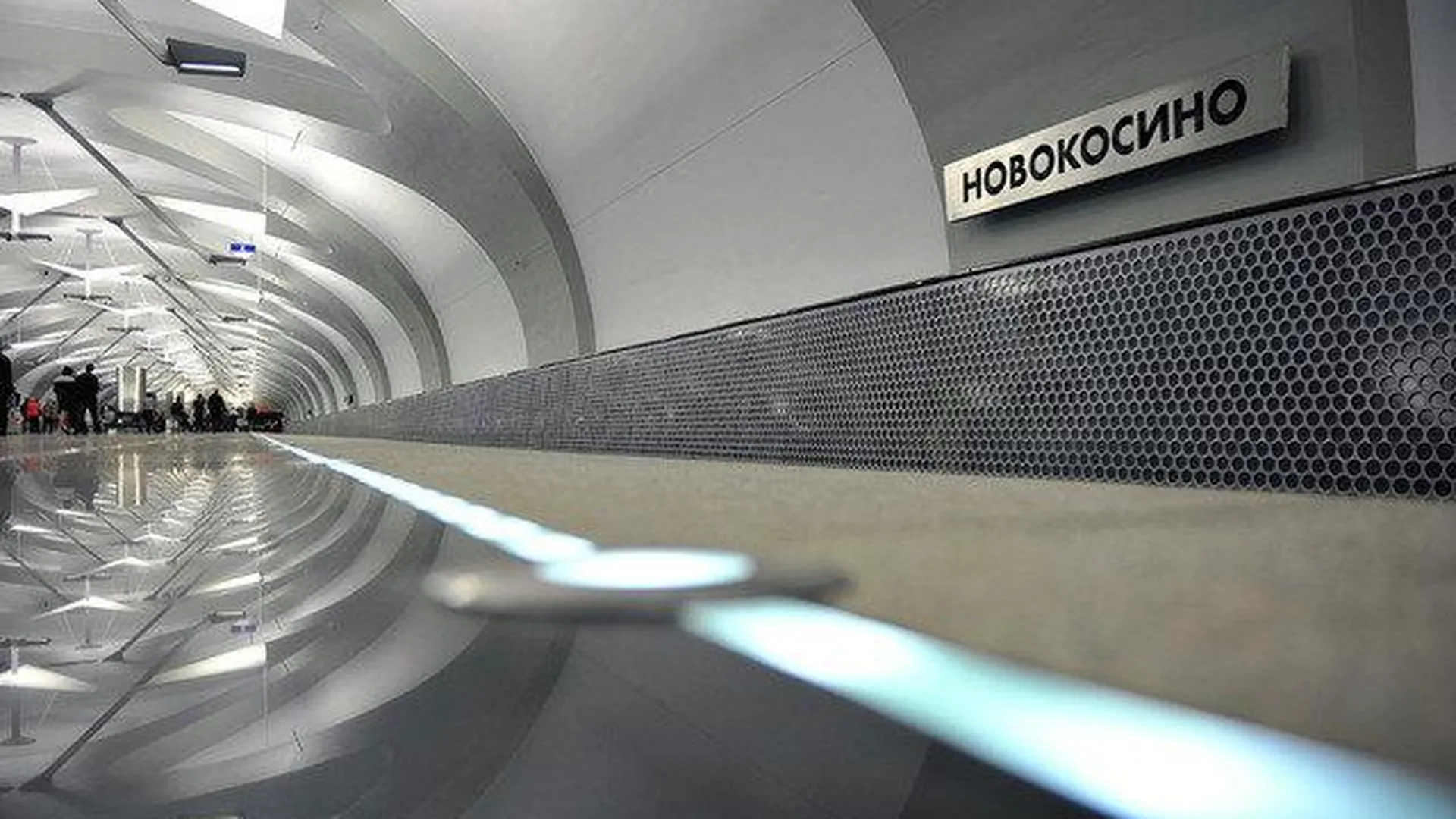 Сотрудники московского метро рассказали, почему подземку чистят опилками