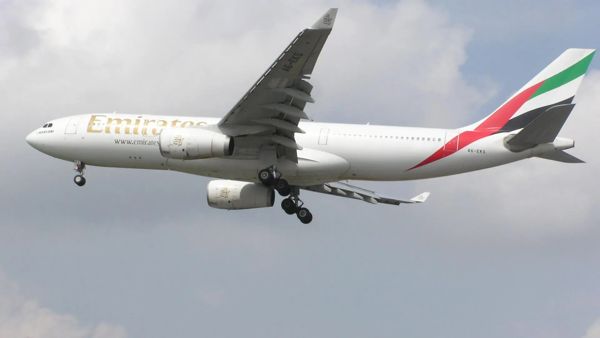 Emirates приостановила регистрацию вылетающих из Дубая из-за сильнейшего ливня