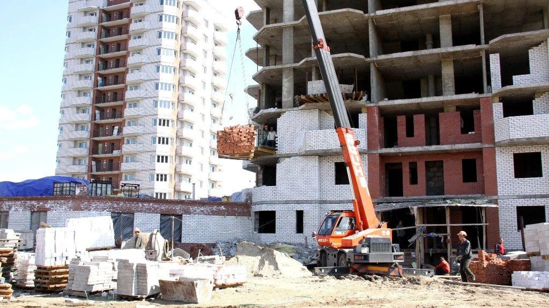 Разрешения на строительство 45 млн кв м недвижимости выданы в регионе