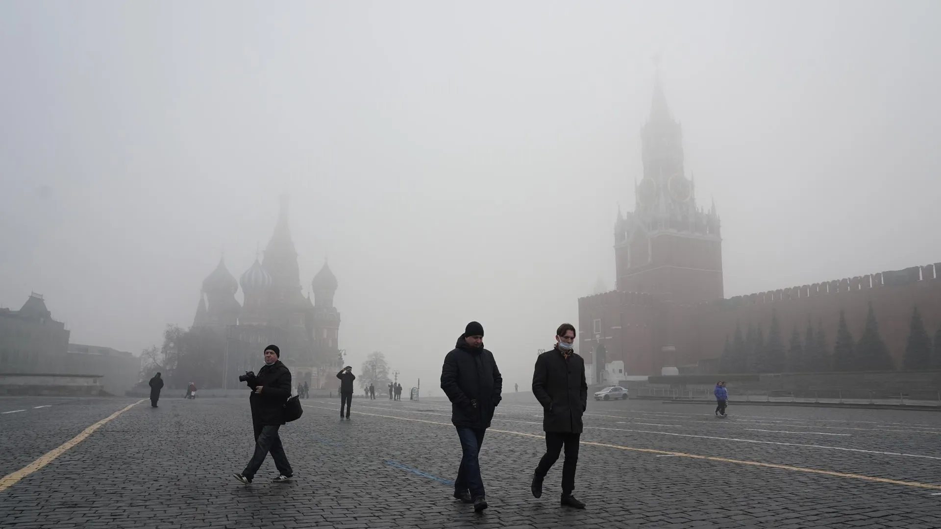 Аномальный туман в Москве: как жители столицы справляются с погодными условиями