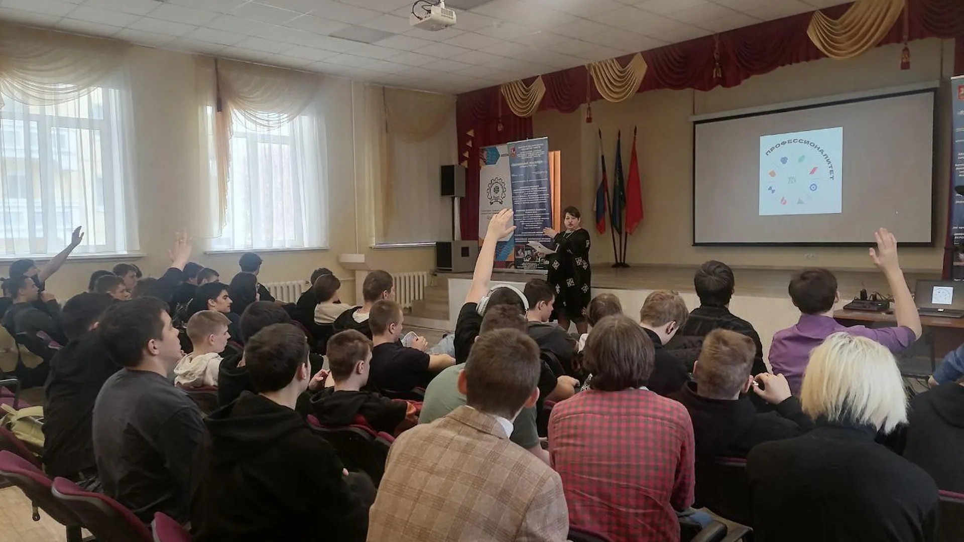 Студентам в Одинцове рассказали о трудоустройстве в сферу газовой промышленности