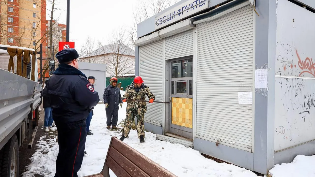 В Раменском устраняют несанкционированные торговые объекты