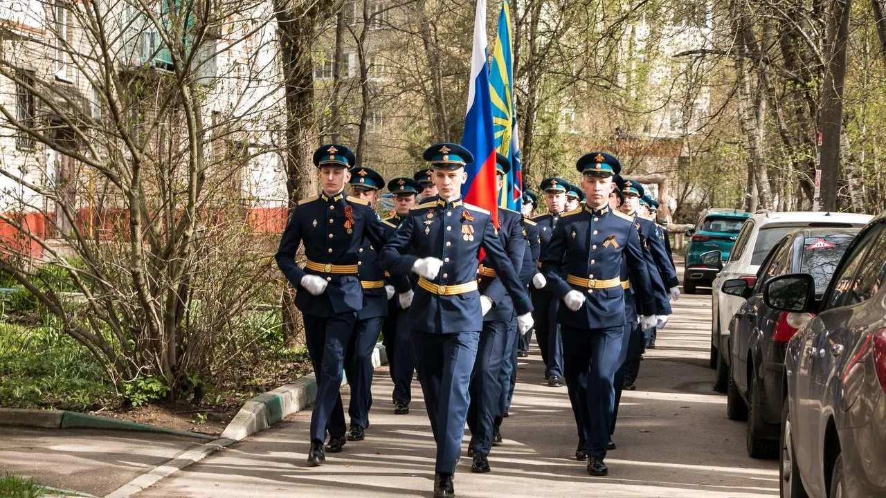 Ветеранов ВОВ из Солнечногорска поздравили личными парадами в День Победы