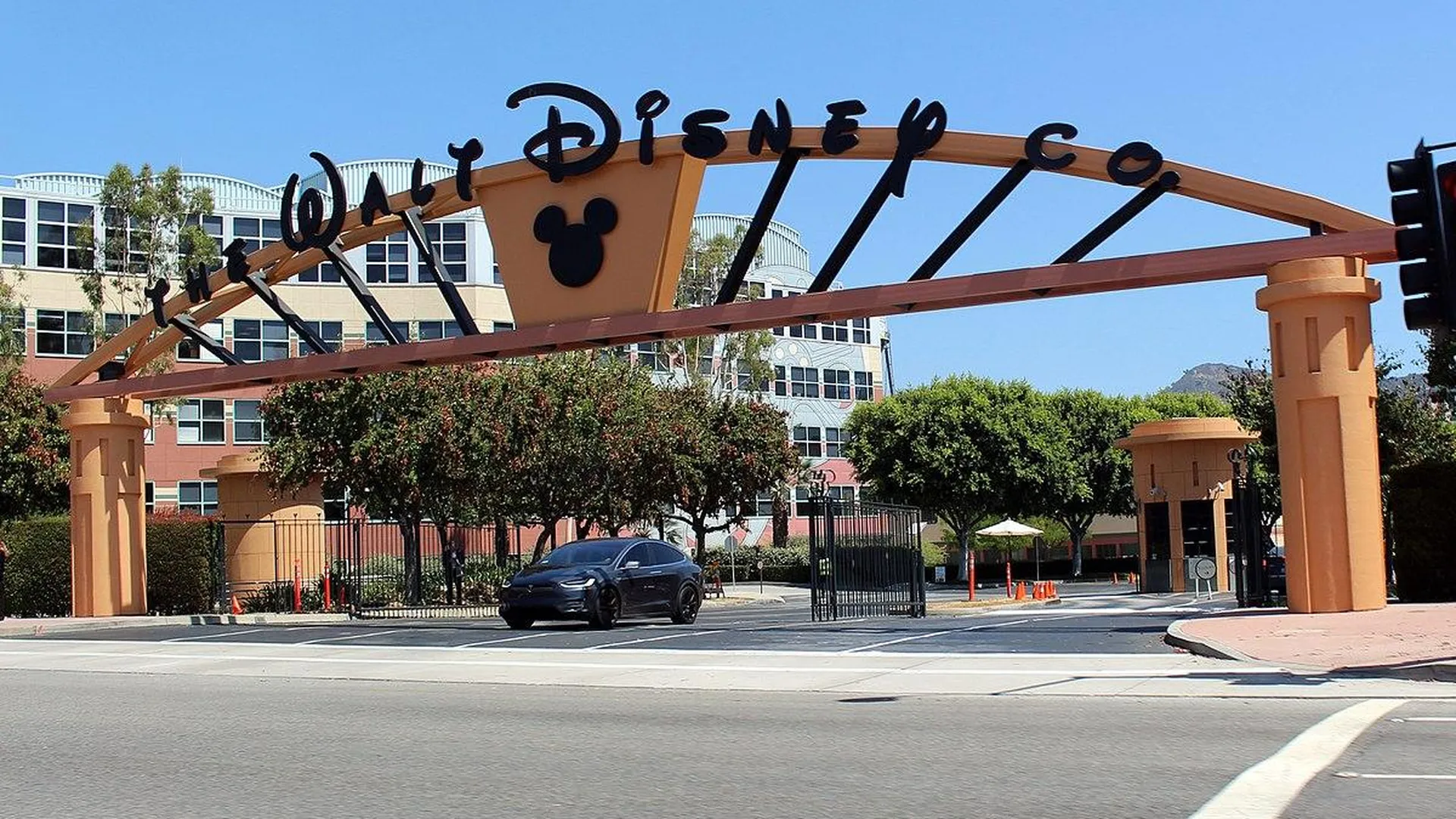 СМИ: Walt Disney остановила размещение рекламы в X из‑за высказываний Маска