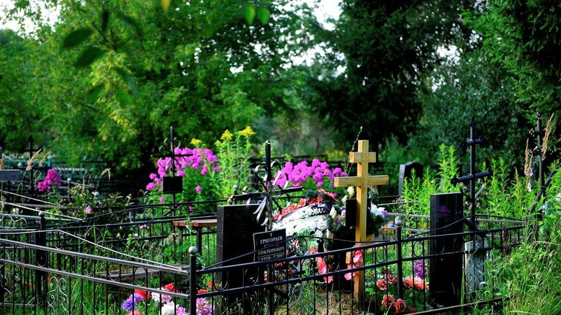 Можно ли посещать кладбище на Пасху