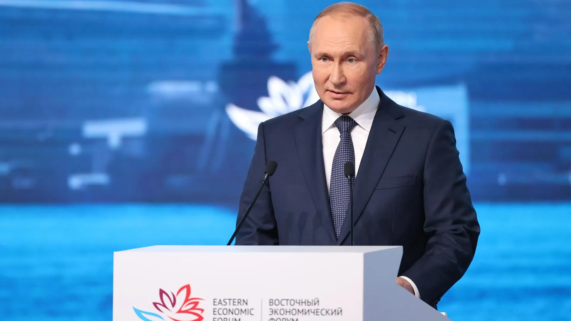 Выступление Владимира Путина на пленарной сессии ВЭФ