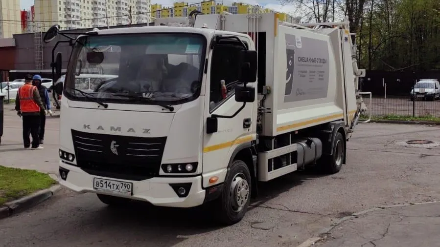 Подмосковный автопарк пополнился 2 мусоровозами-малышками для вывоза отходов