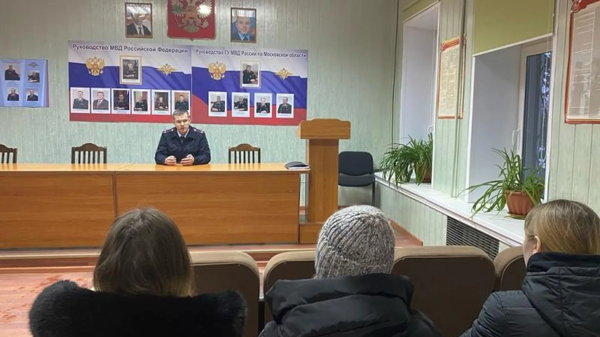 Полицейские Можайска рассказали учащимся об особенностях работы в органах внутренних дел