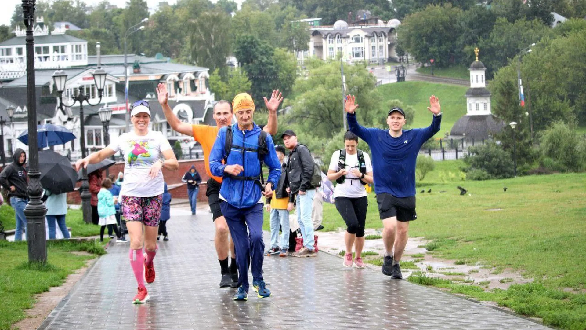 Атлет с инвалидностью пробежал за 2 дня 120 километров по маршруту в Подмосковье