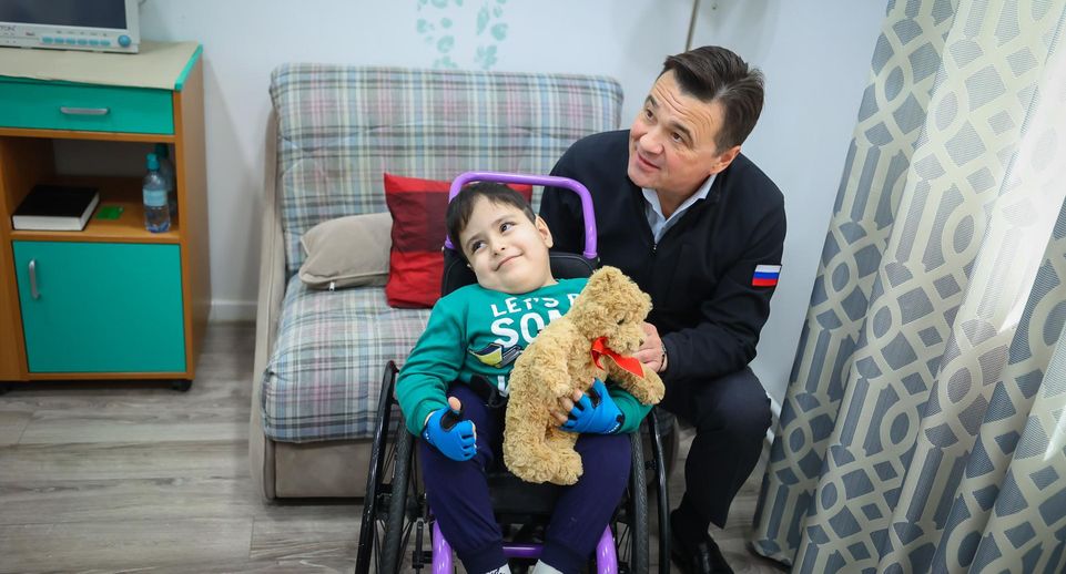 Воробьев посетил маленького Абрама в Московском областном хосписе