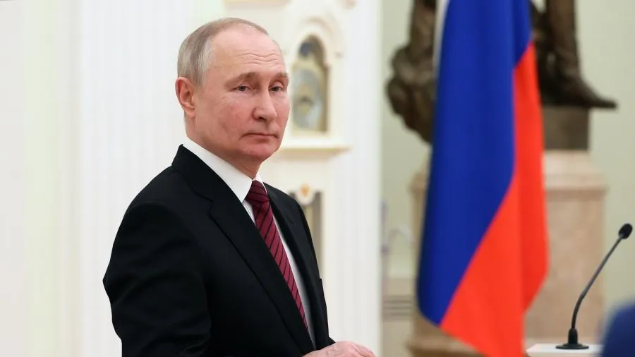 Путин вручил госнаграды сотрудникам СМИ и деятелям культуры