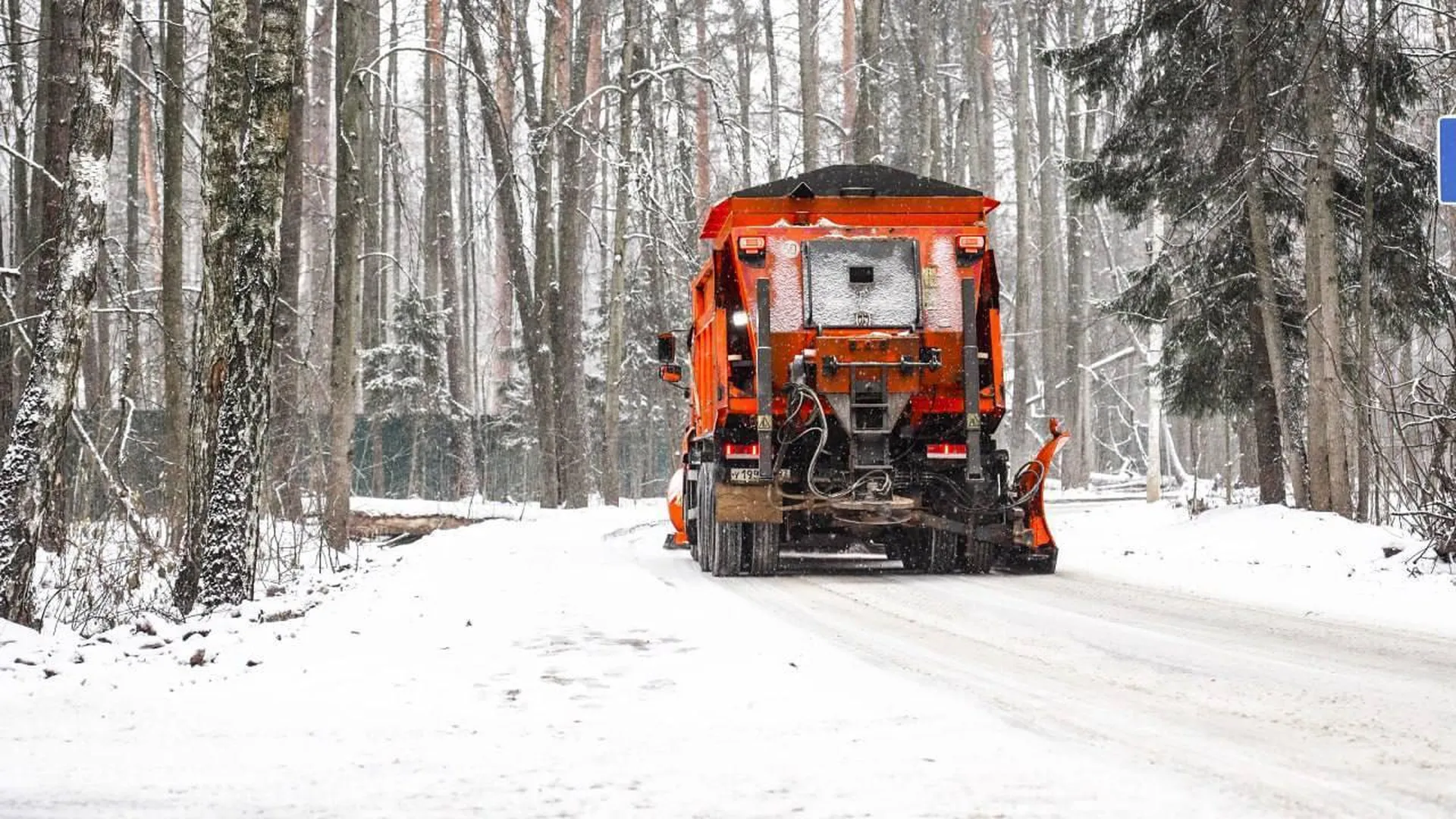 Дорожные службы вывезли более 1 млн куб м снега с территории Подмосковья за зимний сезон