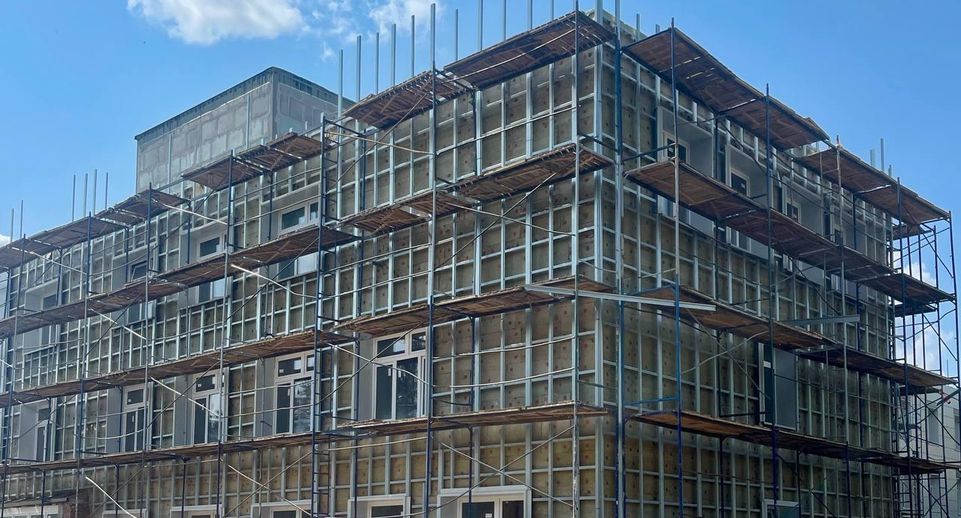 В Волоколамском округе продолжается ремонт главного корпуса центральной больницы