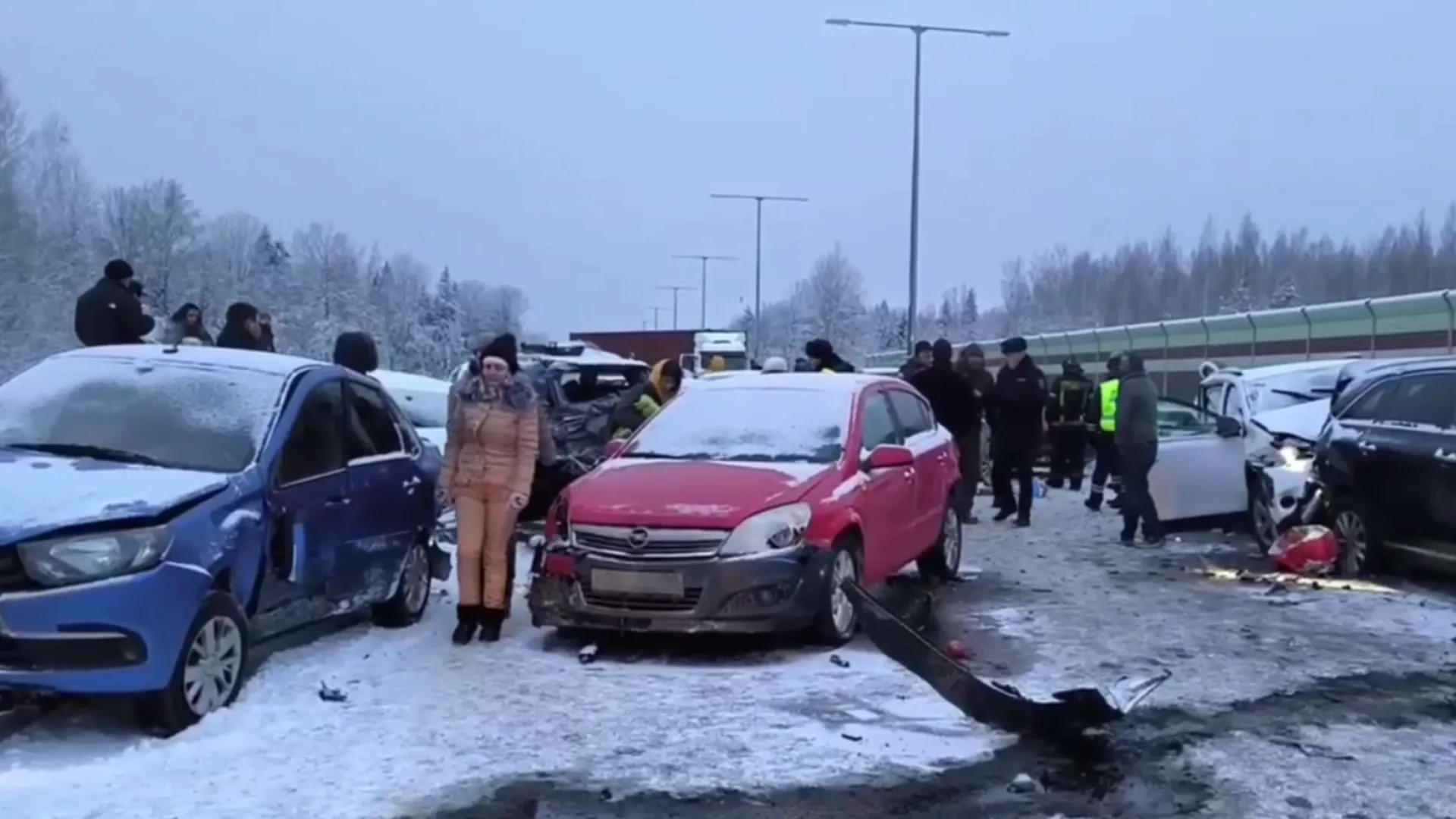 Уголовное дело возбудили после ДТП с 50 авто на трассе М‑11 под Новгородом