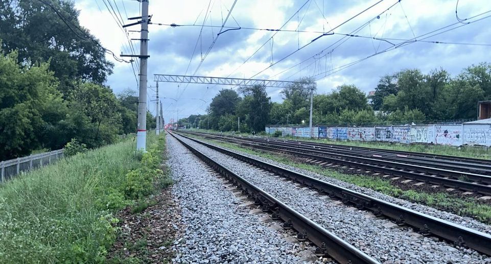 Поезд насмерть сбил девочку-подростка на ж/д станции в Подмосковье