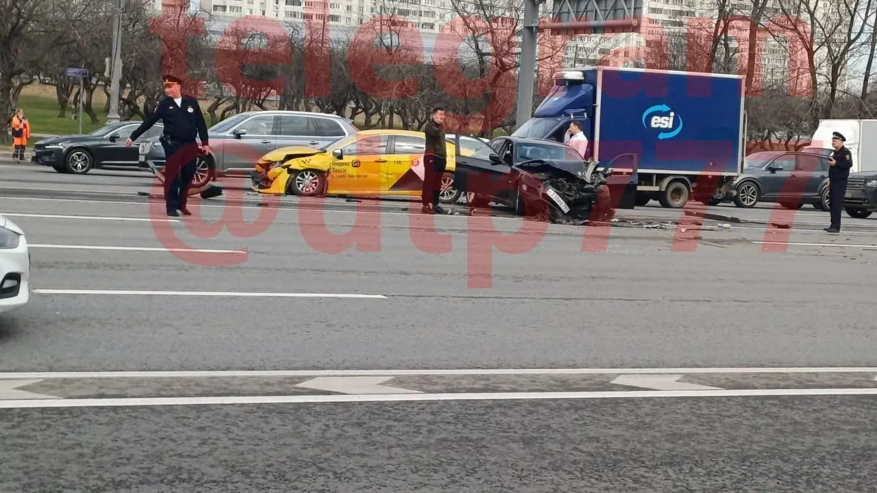 Дептранс: движение на Кутузовском проспекте в Москве восстановлено после ДТП