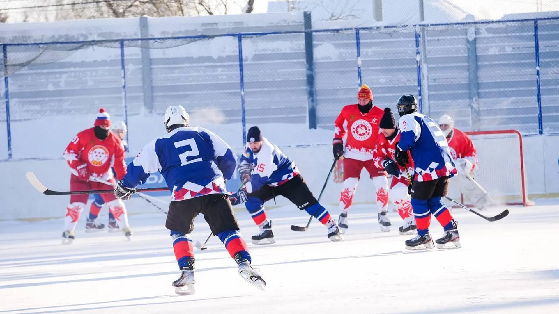 Легенды хоккея обыграли любительскую сборную Истры в первом матче 2024 года