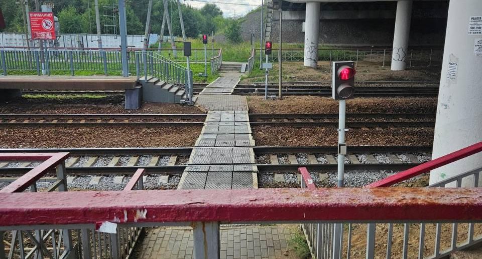 «МК»: поезд сбил девушку с 4-летним ребенком в Москве