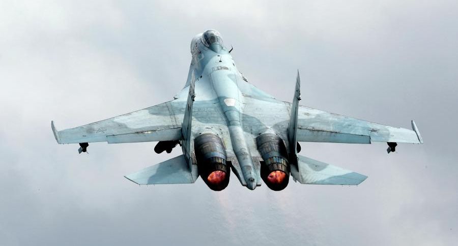 ВС РФ подняли истребитель Су-27 из-за британских самолетов над Черным морем