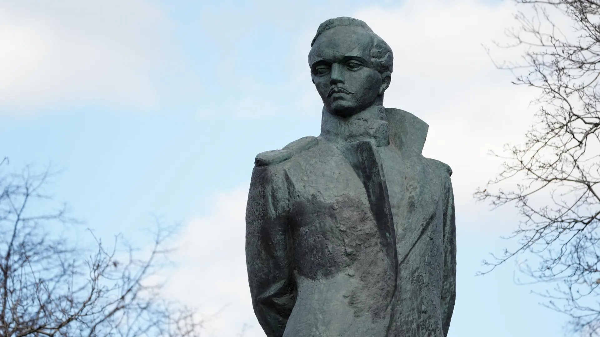 Памятники писателям в каких городах