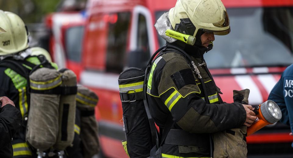 Губернатор Голубев: спасатели потушили пожар на нефтебазе в Азове
