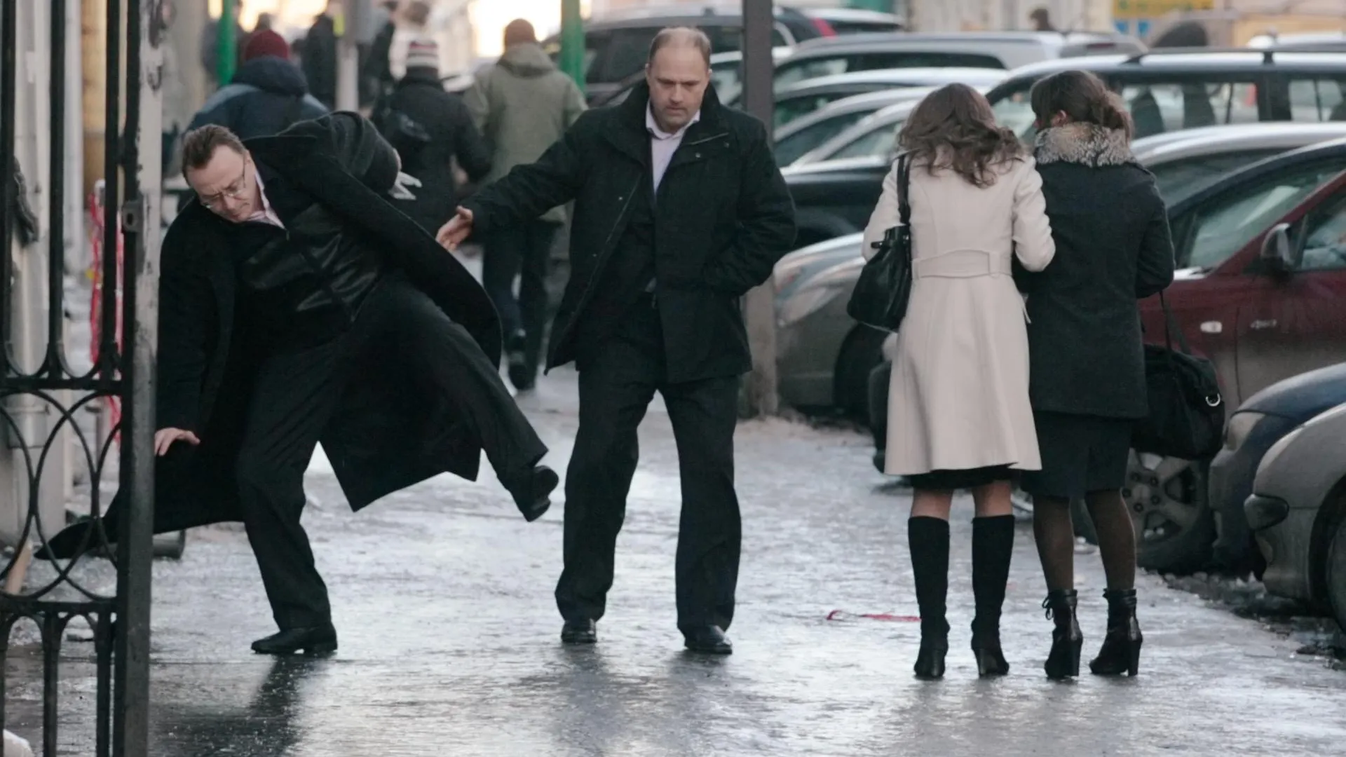 Врач Литвиненко рассказал, какую обувь опасно носить зимой