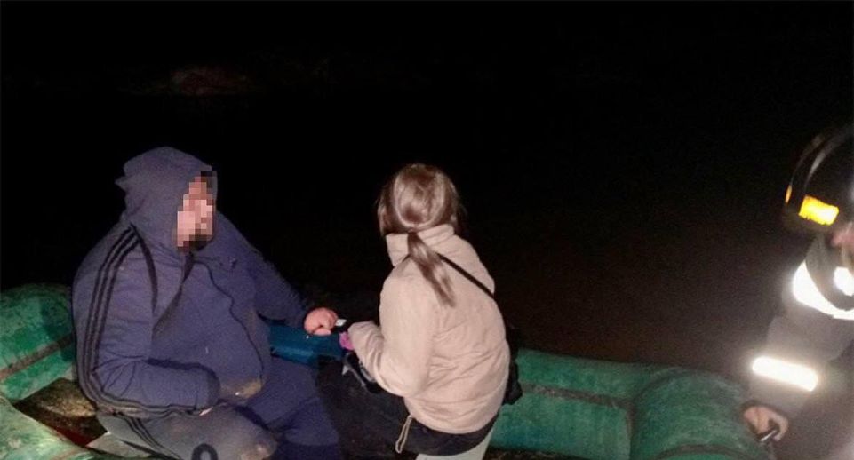 Сотрудники МЧС продолжают работы в зоне затопления в Орске