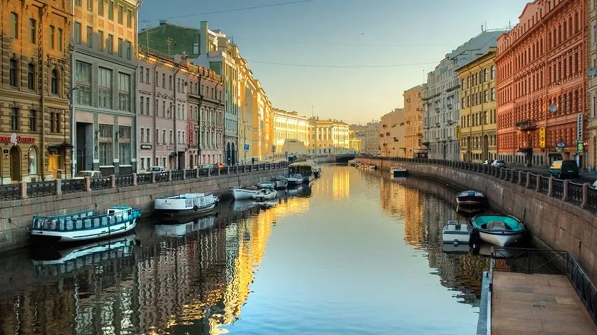 В Петербурге проводник по крышам попался на краже 2 млн руб