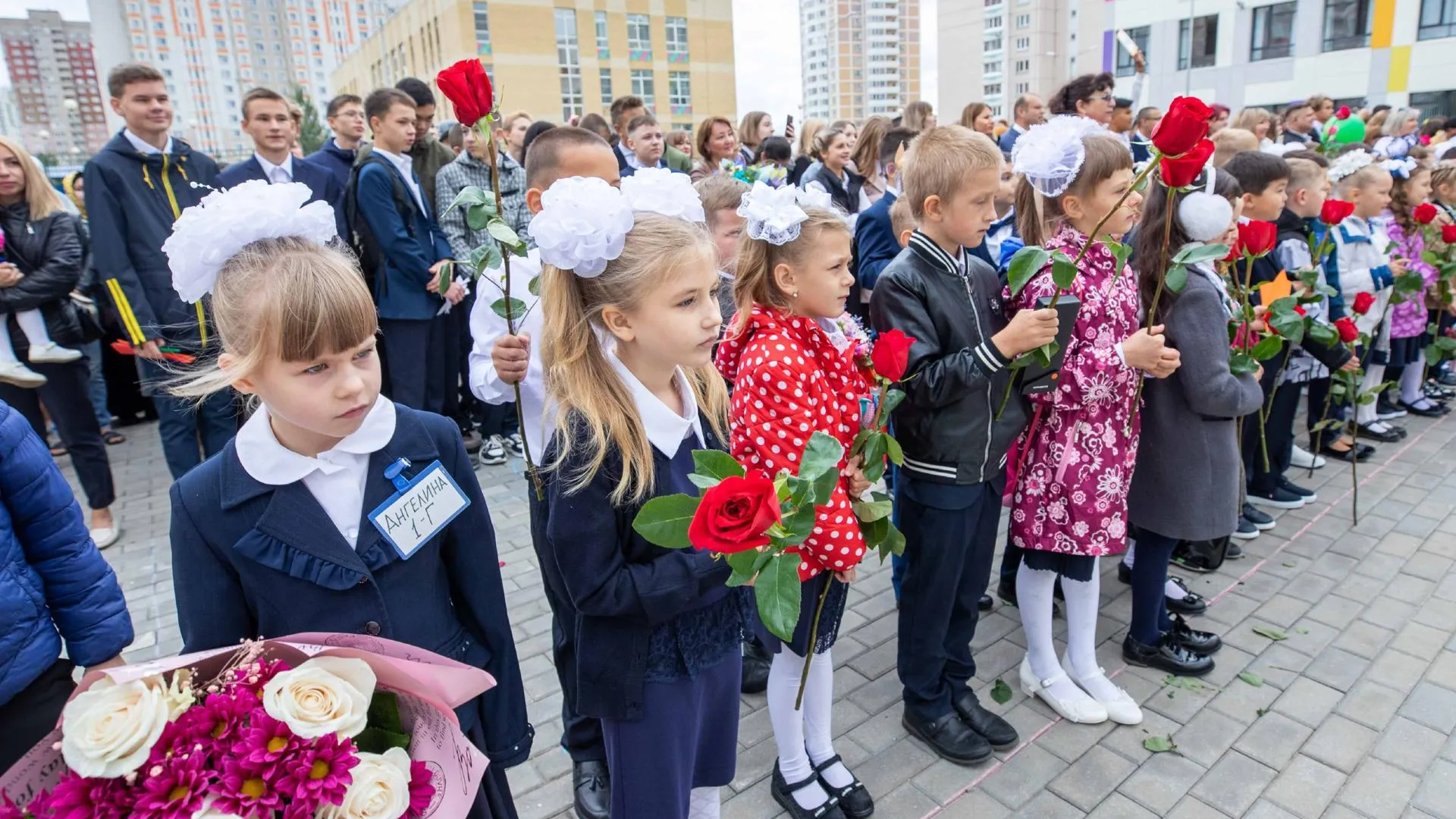 Дети из ЛДНР, живущие в пунктах временного размещения Подмосковья, пошли в школы