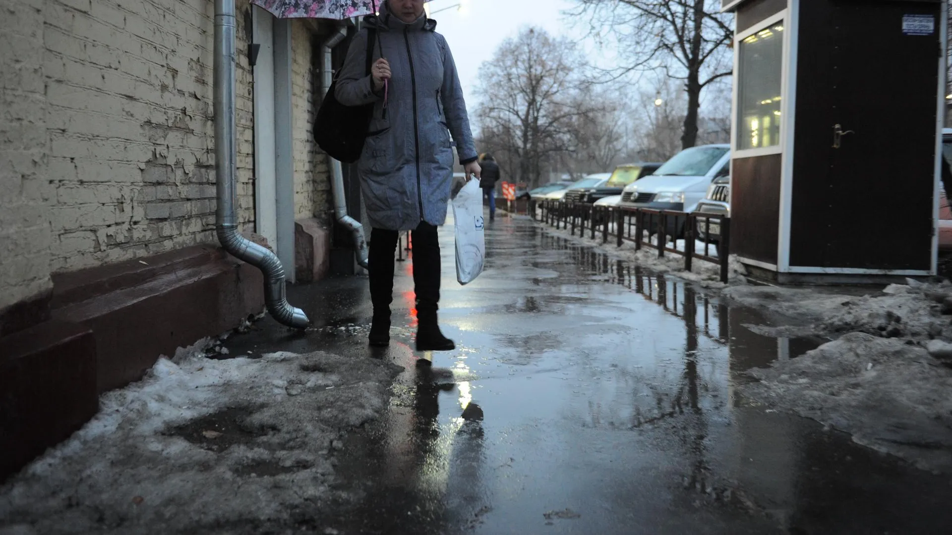 Гололедица и до +4 градусов ожидается в Московском регионе в воскресенье