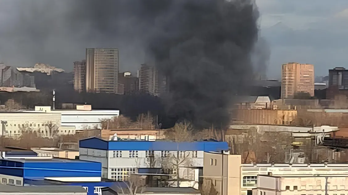 Крупный пожар произошел в районе Ленинградского шоссе в Химках