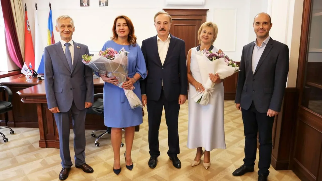 Партийцы поздравили медиков Люберец с профессиональным праздником